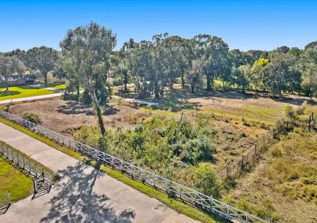 Photo 3 of Single family home for sale at 676 Evergreen St, Fresno, TX 77545 | MLS# 18941818 | Listing updated on 2026-04-30