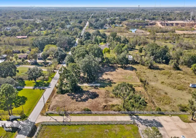 Photo 3 of Single family home for sale at 676 Evergreen St, Fresno, TX 77545 | MLS# 18941818 | Listing updated on 2026-04-30