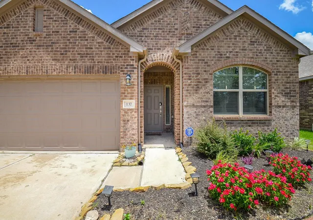 Photo 2 of Single family home for sale at 137 Eliana Shrs Dr, Katy, TX 77493 | MLS# 42462900 | Listing updated on 2026-08-31