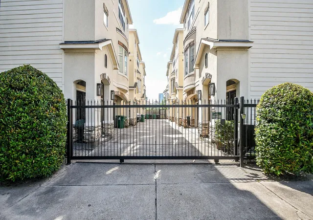 Photo 2 of Single family home for sale at 3322 Chenevert St, Houston, TX 77004 | MLS# 25472081 | Listing updated on 2026-09-09