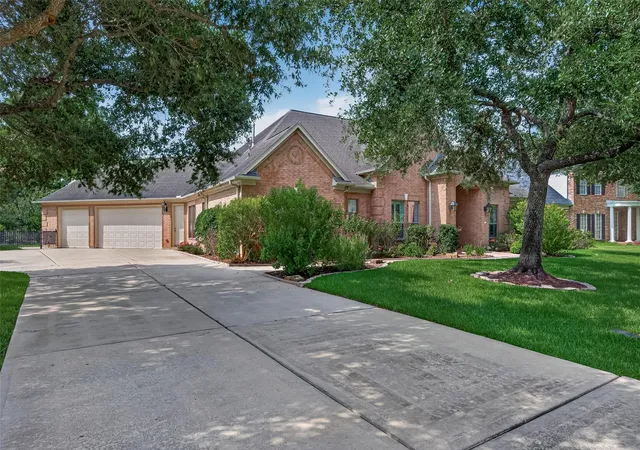 Photo 3 of Sale Pending at 5219 Waterbeck St, Fulshear, TX 77441 | MLS# 98071592 | Listing updated on 2026-09-18