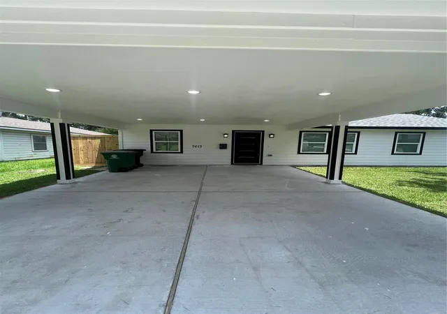 Photo 3 of Single family home for sale at 7613 Lady St, Houston, TX 77021 | MLS# 91440593 | Listing updated on 2026-03-27