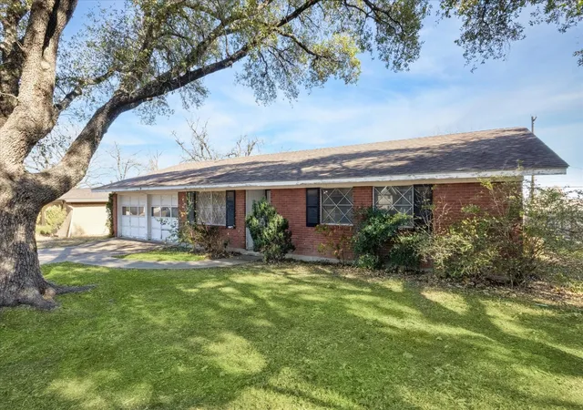 Photo 2 of Sale Pending at 11515 Oak Trl, Austin, TX 78753 | MLS# 25674073 | Listing updated on 2026-07-30