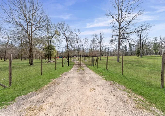 Photo 3 of Single family home for sale at 2504 Oak Ridge, Willis, TX 77378 | MLS# 13379998 | Listing updated on 2026-09-01
