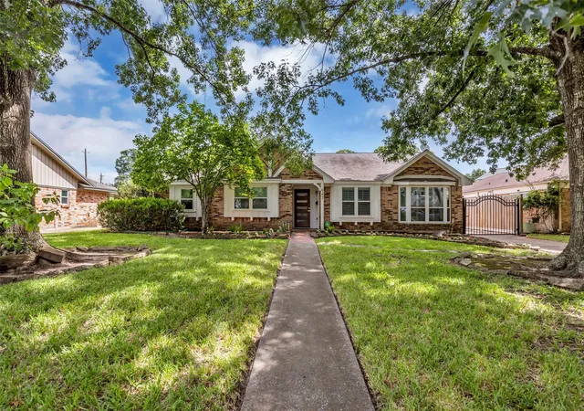 1st image of 947 Thornton Rd, Houston, TX 77018 | MLS# 34676310