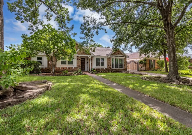 2nd image of 947 Thornton Rd, Houston, TX 77018 | MLS# 34676310