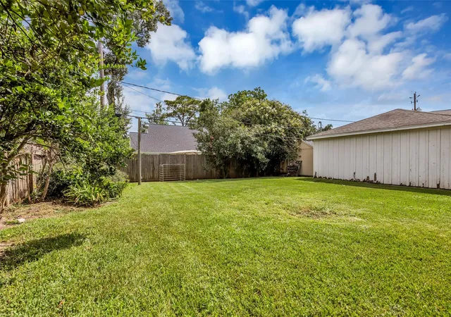 34th image of 947 Thornton Rd, Houston, TX 77018 | MLS# 34676310