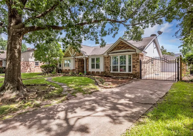 3rd image of 947 Thornton Rd, Houston, TX 77018 | MLS# 34676310
