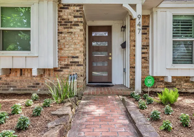 4th image of 947 Thornton Rd, Houston, TX 77018 | MLS# 34676310