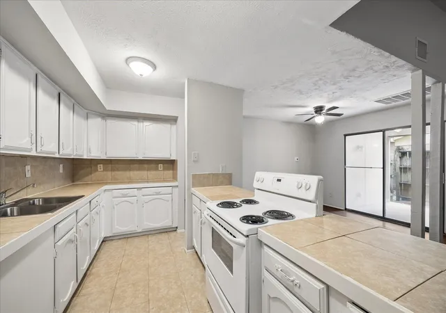 Photo 3 of Single family home for sale at 15627 Summer Briar Ct, Missouri City, TX 77489 | MLS# 78966243 | Listing updated on 2026-08-04