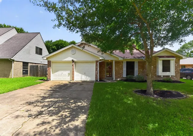 2nd image of 16019 Mill Point Dr, Houston, TX 77059 | MLS# 26934373