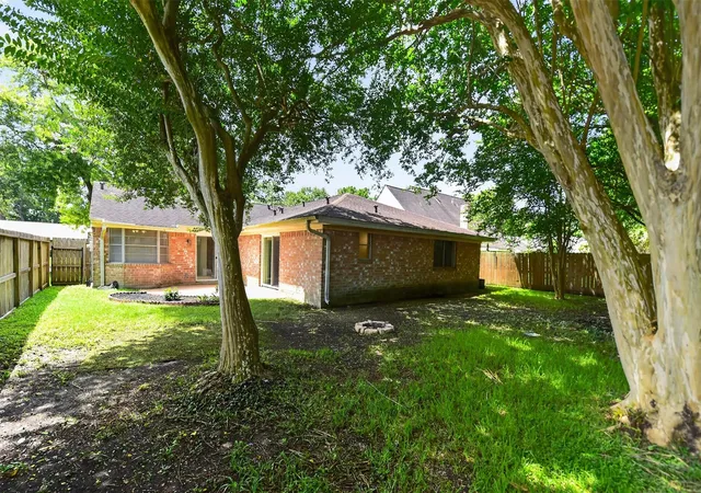 33rd image of 16019 Mill Point Dr, Houston, TX 77059 | MLS# 26934373