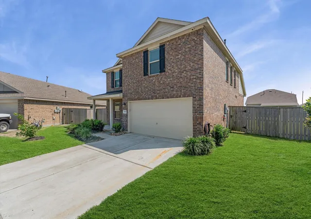 Photo 3 of Sale Pending at 9803 Wembley Vista Ct, Baytown, TX 77521 | MLS# 41491373 | Listing updated on 2026-09-15