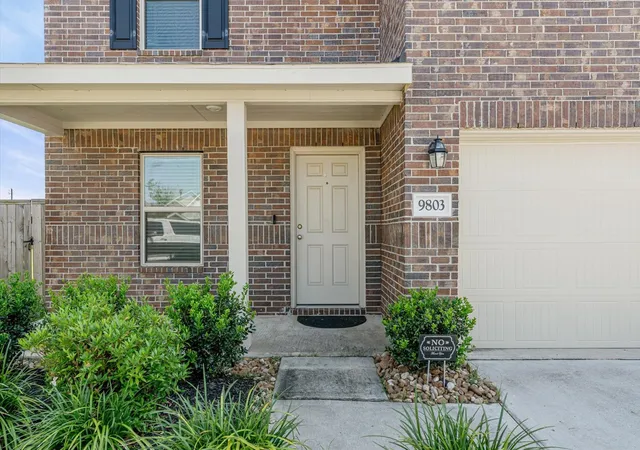 Photo 4 of Sale Pending at 9803 Wembley Vista Ct, Baytown, TX 77521 | MLS# 41491373 | Listing updated on 2026-09-15