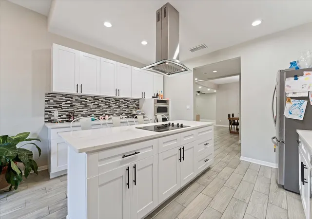 5th image of 48 Bayou Pointe Dr, Houston, TX 77063 | MLS# 93003209
