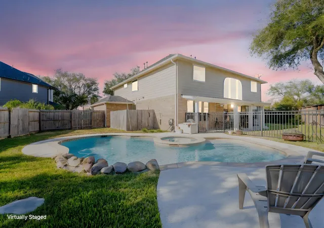 3rd image of 1205 Cambridge Ct, Seabrook, TX 77586 | MLS# 57950367