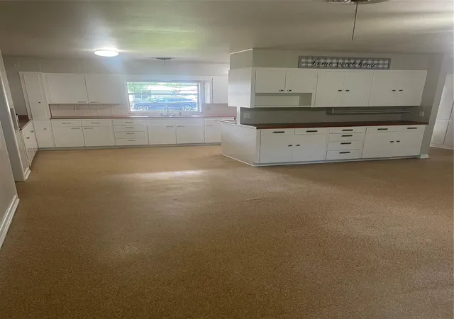 2nd image of 911 Roberts St, El Campo, TX 77437 | MLS# 67392675