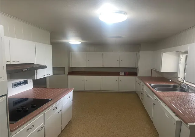 4th image of 911 Roberts St, El Campo, TX 77437 | MLS# 67392675