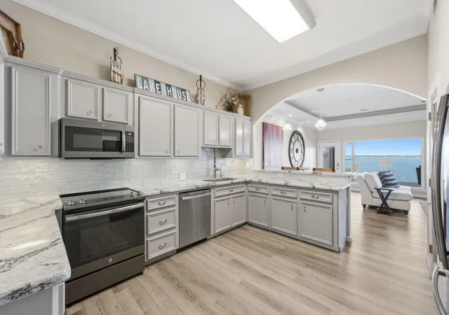 Photo 3 of Townhouse for sale at 2 Regency Point, Montgomery, TX 77356 | MLS# 8684293 | Listing updated on 2026-07-16