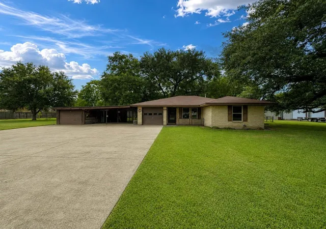 Photo 2 of Single family home for sale at 12711 Britt Rd, Pearland, TX 77581 | MLS# 50896038 | Listing updated on 2026-08-29