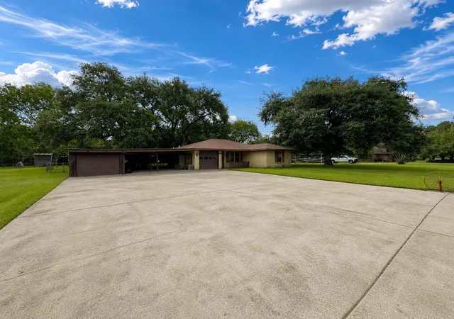 Photo 3 of Single family home for sale at 12711 Britt Rd, Pearland, TX 77581 | MLS# 50896038 | Listing updated on 2026-08-29