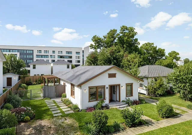 Photo 2 of Single family home for sale at 3514 Mcihenny St, Houston, TX 77004 | MLS# 72974403 | Listing updated on 2026-08-30
