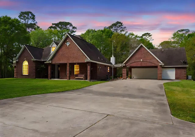Homes for sale in Old River Winfree, TX | 15524 Jim Branch Rd, Old River Winfree, TX 77535 | MLS# 85427102
