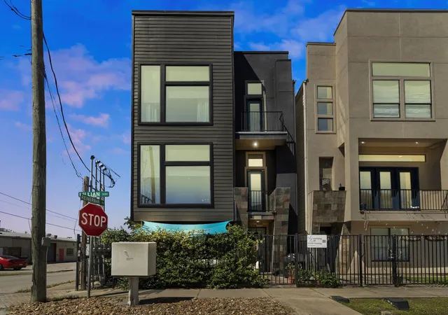 Homes for sale in Houston, TX | 5122 Lillian St, Houston, TX 77007 | MLS# 60756937