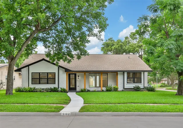 3rd image of 5102 Kinglet St, Houston, TX 77035 | MLS# 74123062