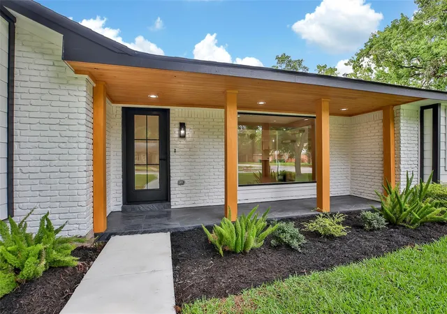 4th image of 5102 Kinglet St, Houston, TX 77035 | MLS# 74123062