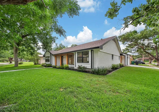 5th image of 5102 Kinglet St, Houston, TX 77035 | MLS# 74123062