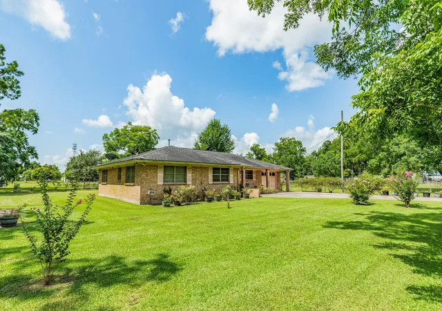 Homes for sale in Brazoria, TX | 409 Red Oak St, Brazoria, TX 77422 | MLS# 83259337