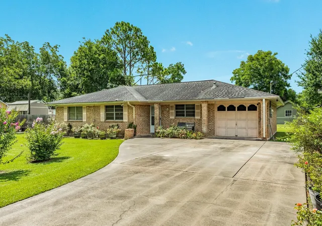 Homes for sale in Brazoria, TX | 409 Red Oak St, Brazoria, TX 77422 | MLS# 83259337