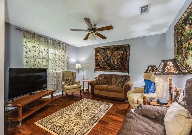 Homes for sale in Brazoria, TX | 409 Red Oak St, Brazoria, TX 77422 | MLS# 83259337