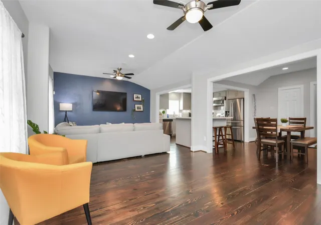 2nd image of 5705 Cochran St, Houston, TX 77009 | MLS# 75570546