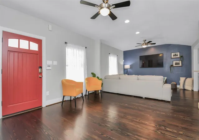 3rd image of 5705 Cochran St, Houston, TX 77009 | MLS# 75570546