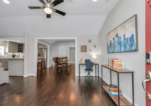 4th image of 5705 Cochran St, Houston, TX 77009 | MLS# 75570546