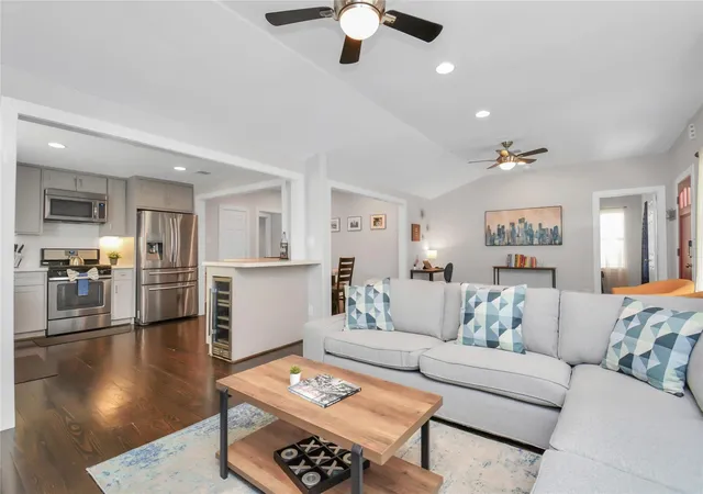 5th image of 5705 Cochran St, Houston, TX 77009 | MLS# 75570546