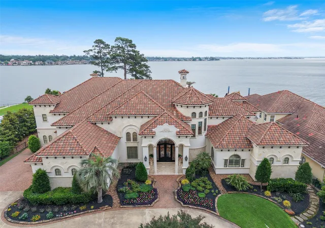 Photo 2 of Mansion for sale at 11322 Harbor Breeze Dr, Montgomery, TX 77356 | MLS# 5407620 | Listing updated on 2026-08-17