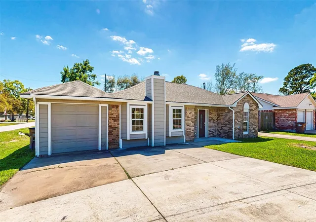 1st image of 4914 29th St, Dickinson, TX 77539 | MLS# 82707766