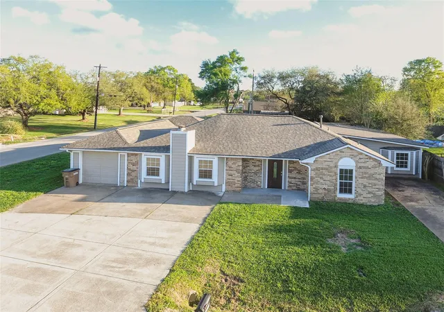 Photo 3 of Single family home for sale at 4914 29th Street, Dickinson, TX 77539 | MLS# 82707766 | Listing updated on 2026-09-14
