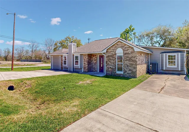 Photo 4 of Single family home for sale at 4914 29th Street, Dickinson, TX 77539 | MLS# 82707766 | Listing updated on 2026-09-14