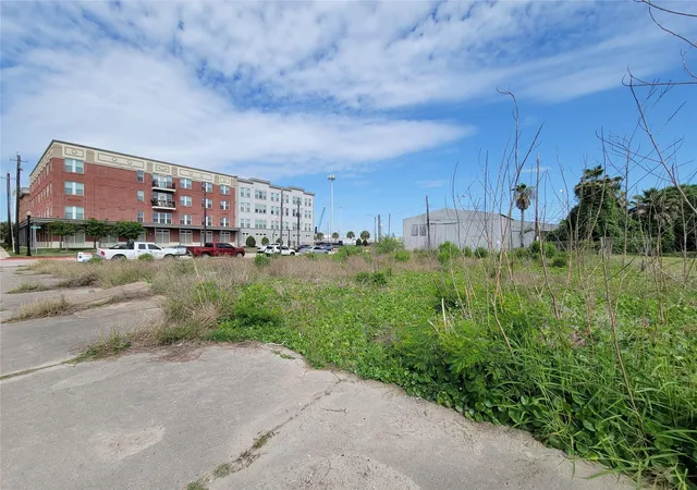 2nd image of 1424 Strand St, Galveston, TX 77550 | MLS# 70599129