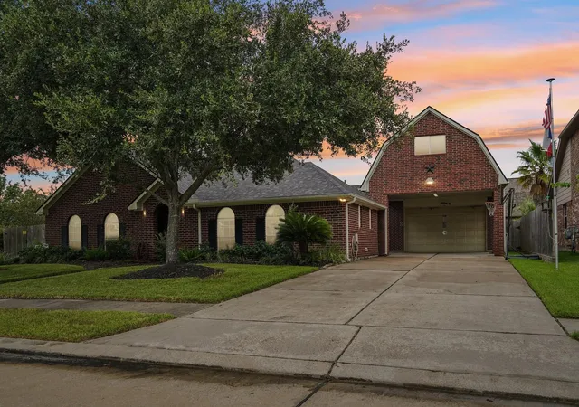2nd image of 2526 Purple Horse Dr, League City, TX 77573 | MLS# 36822130