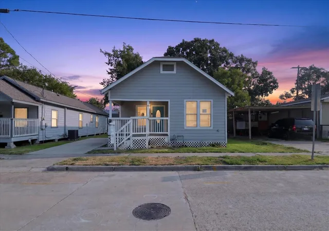 Photo 1 of Single family home for sale at 320 E Murrill St, Baytown, TX 77520 | MLS# 17681432 | Listing updated on 2026-09-09