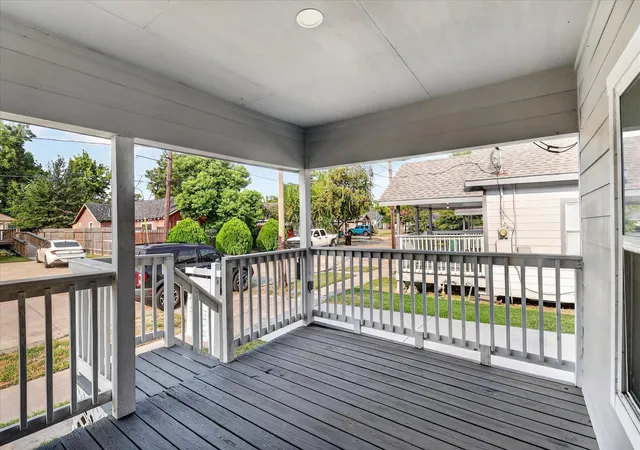 Photo 3 of Single family home for sale at 320 E Murrill St, Baytown, TX 77520 | MLS# 17681432 | Listing updated on 2026-09-09