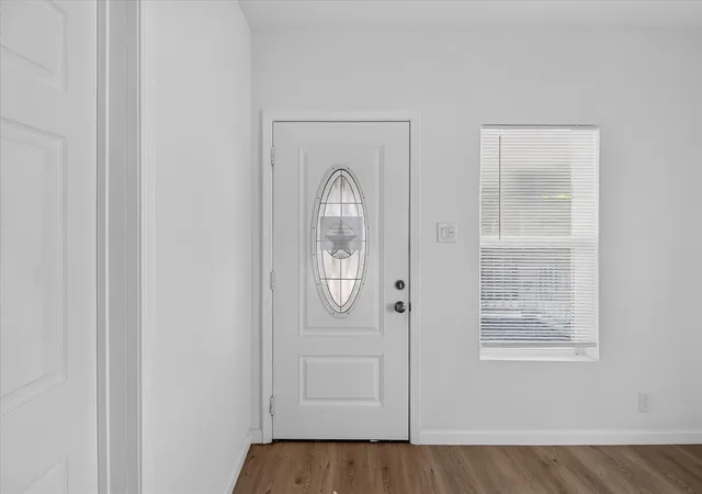 Photo 4 of Single family home for sale at 320 E Murrill St, Baytown, TX 77520 | MLS# 17681432 | Listing updated on 2026-09-09