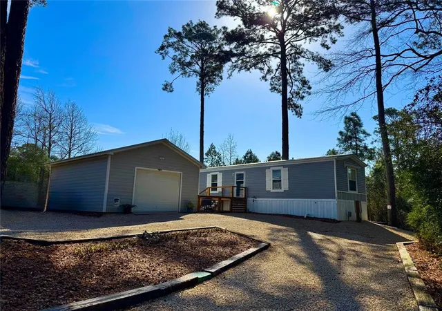 2nd image of 939 Whisperwood Dr, Onalaska, TX 77360 | MLS# 41680894