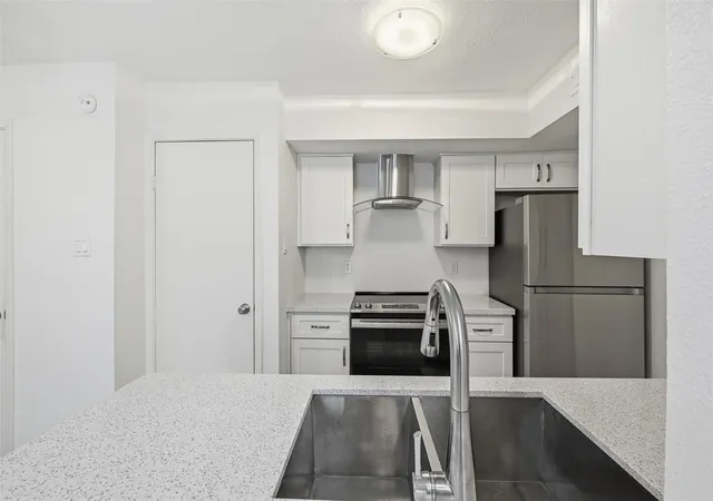 Photo 3 of Condo for sale at 2800 Jeanetta St #2402, Houston, TX 77063 | MLS# 1005737 | Listing updated on 2026-08-24