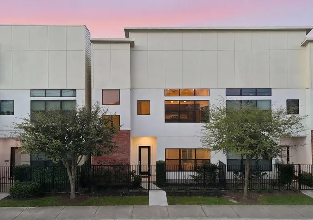 1st image of 118 N Hutcheson St, Houston, TX 77003 | MLS# 57047567